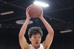 杨瀚森谈三分出手变少：按照战术打到哪里是哪里 谁该出手就出手