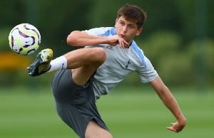 图片报：多特有意热刺17岁前锋米奇-摩尔，球员估值1800万欧