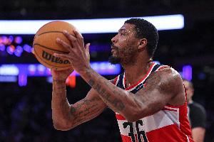 样本不大！斯玛特上赛季在奇才三分命中率达39.2% 每场出手3.4个