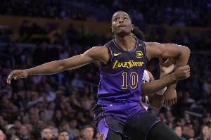 Shams：湖人计划与科洛克和落选秀前锋克里斯-马农签双向合同