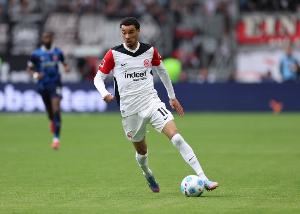 两人踢球方式相似！电讯报：利物浦希望埃基蒂克能赶超伊萨克