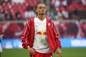 电讯报：切尔西尚未对西蒙斯报价，但双方对达成协议持乐观态度