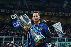 意媒：恰尔汗奥卢基本上确定留在国米，在齐沃手下将扮演新的角色