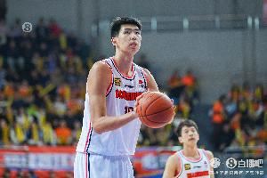 经纪人谈徐昕提出交易申请传闻：咱都规规矩矩的听官方消息