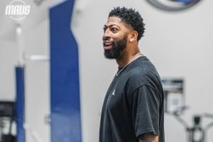 备战新赛季！独行侠官推晒球员训练照 浓眉领衔