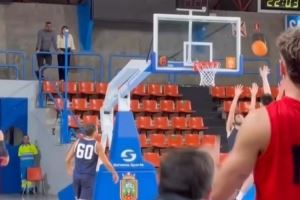 余嘉豪抛投被误判！媒体人：西乙裁判够业余 是否有效都得看回放