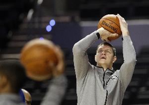 莫兹戈夫：新秀时以为能长留纽约 被交易后意识到谁都可能被交易