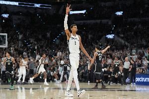 帕金斯：谁能告诉我在21岁的年纪文班的比赛有什么缺陷吗？在线等