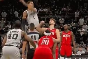 你自己来就好！申京和文班亚马跳球 直接放弃&目送文班拍走球权