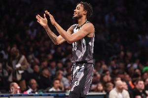 无视补防！克拉克斯顿迎着康宁汉姆补防暴扣得分